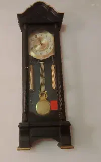 ساعت دیواری چوبی کاملا سالم