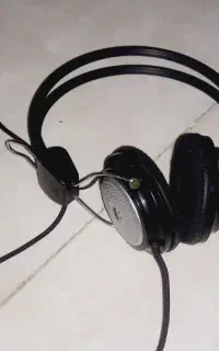 ۲ عدد هدفون و پخش کننده
