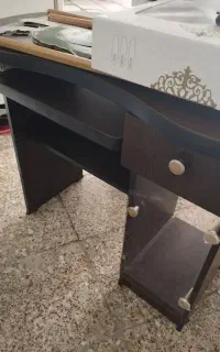 میز کامپیوتر در حد نو