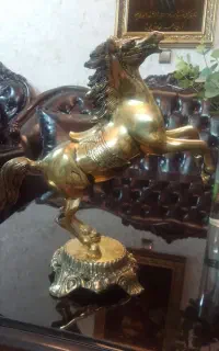 مجسمه و کشکول برنزی