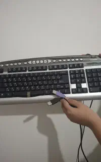 کیبورد و دو عدد باند