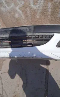 سپر جلو پژو پارس چندتا زدگی دارد سالم می‌باشد