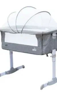 تخت کنار مادر