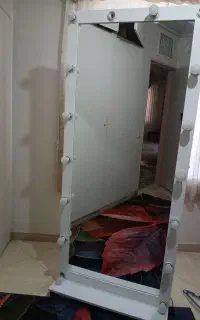 آیینه لامپ دار (آیینه بلاگری)