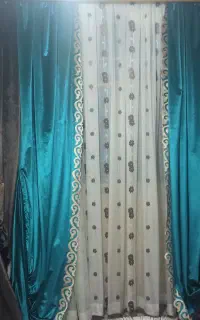 پرده خوش رنگ وشکیل