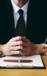 وکیل و مشاور حقوقی