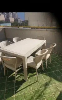 میز و صندلی طرح حصیری بدون دسته