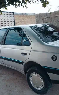 پژو 405 عتیقه بدون رنگ و افتاب‌سوختگی