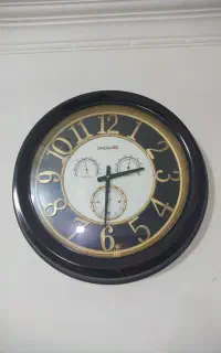 ساعت دیواری