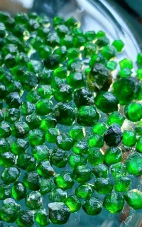 گارنت دمانتوئید سبز