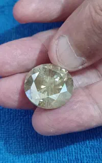 نگین درشت الماس زغالدار باسختی۱۰به وزن۶گرم