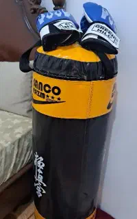 کیسه بوکس با دستکش