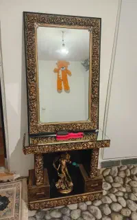 اینه و میزش