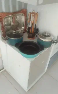 فرش قابلمه کفش مانتو کت شیشه میزسرسره لباس کیف پفر