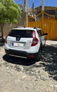 فروش یک دستگاه خودرو اچ سی کراس