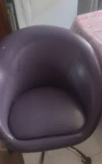 لوستر و صندلی و میزکامپیوتر