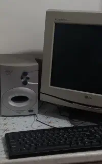 یک دستگاه کامپیوتر