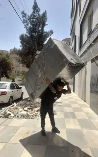 کارگر باربر حمل اثاث خونه یخچال گاو صندوق