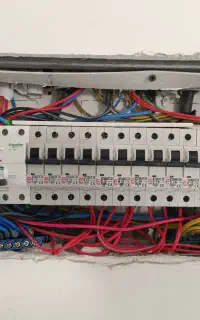 برق ساختمان ، برقکار