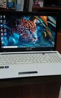 لپ تاپ برند ASUS سفید رنگ