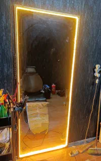 آینه ایستاده دور چراغ