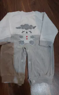 تعدادی لباس بچه گانه