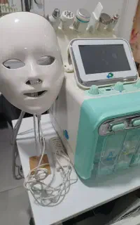 دستگاه پاکسازی و جوانسازی پوست ۷ کاره در حد نو