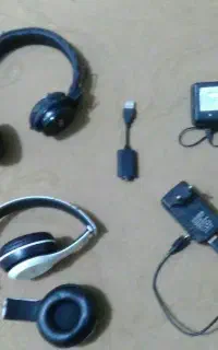 دو عدد آداپتور تعدادی لوازم دیگه