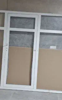 یک عدد درب و یک عدد پنجرهupvcدوجداره با شیشه نو نو