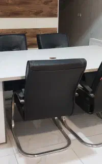 صندلی چرم و استیل و میز ام دی آف