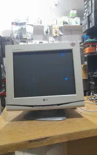 مانیتور الجی طرح لبخند F700B  در حد