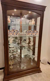 ویترین شیشه ای