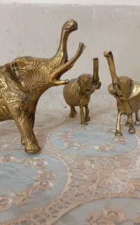 فیل های برنزی