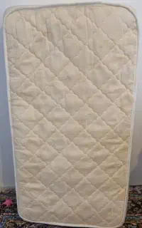 تشک کودک به همراه رو تختی و روبالشی باب اسفنجی