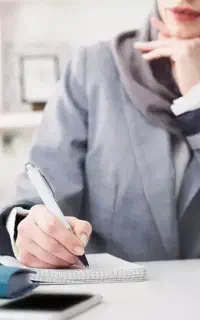 همکار خانم (منشی)
