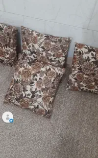 ۷عدد کوسن تمیز روکش دار ب فروش میرس