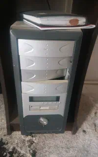 کیس و مانیتور