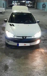 ۲۰۶sd v8 صندوق دار سفید