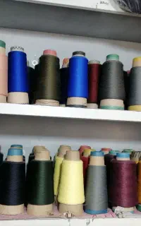 یکسری نخ سردوز رنگی