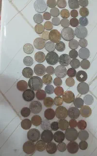 تعدادی سکه خارجی فروشی