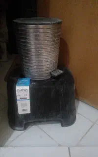 صندلی و سطل حمام