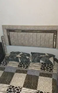 تخت و تشک در حد نو یکسال کارکرده
