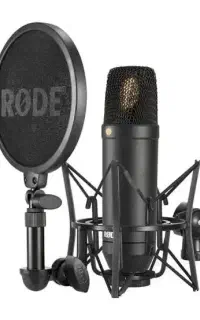 کارت صدا و میکرفون استودیویی