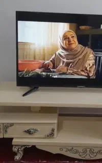 فروش تلویزیون به همراه میز