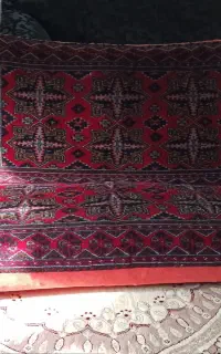 پشتی قالینی