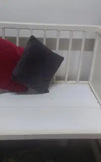 تخت کنار مادر