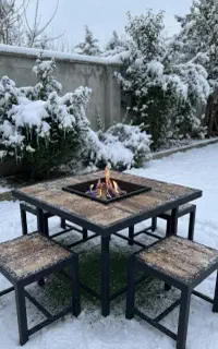 میز آتشدان‌دار و مبلمان مدرن فضای باز