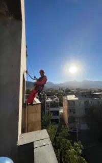 پیچ‌و‌ رولپلاک نما(کار در ارتفاع)