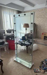 آیینه ایستاده