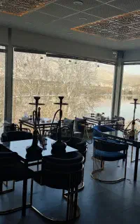 استخدام نیرو در کافه فست فود
